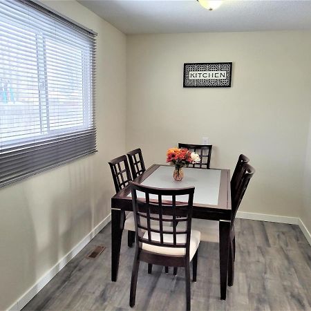 Cozy 4 Bedroom Townhouse - Peaceful Feel Of Home Уинипег Екстериор снимка