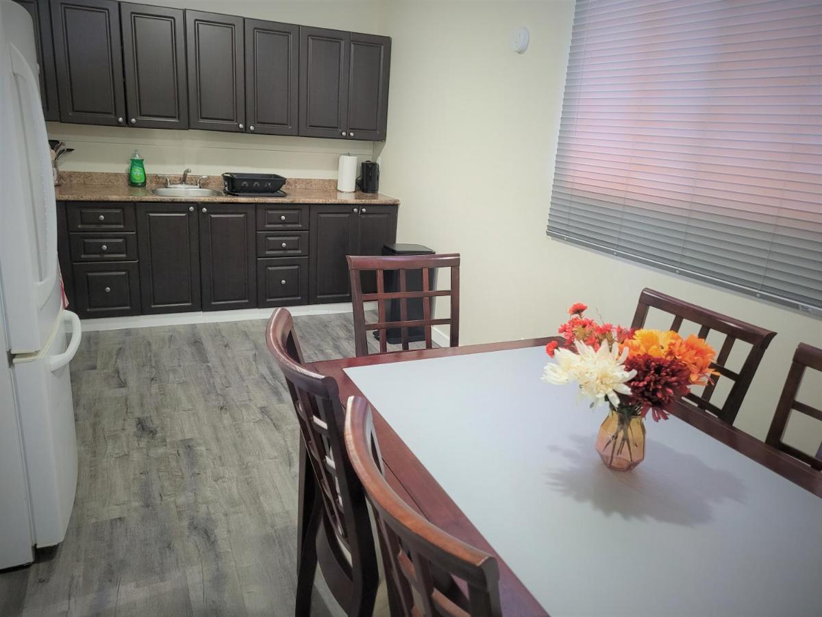 Cozy 4 Bedroom Townhouse - Peaceful Feel Of Home Уинипег Екстериор снимка